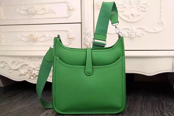 Hermes original togo leather evelyne pm shoulder bag E28 green