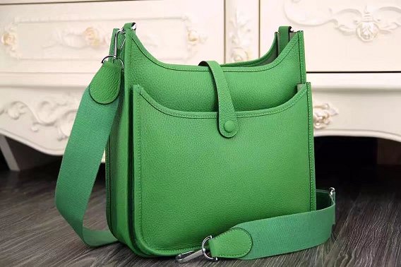 Hermes original togo leather evelyne pm shoulder bag E28 green