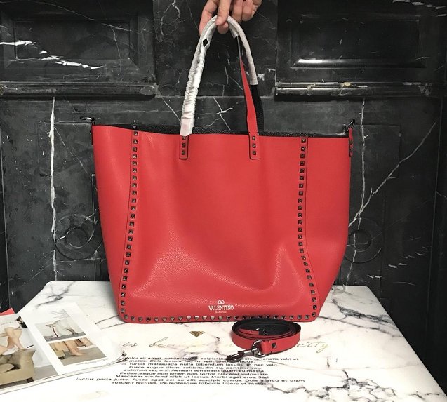 Valentino Garavani Rockstud calfskin large shopper bag 0578 red