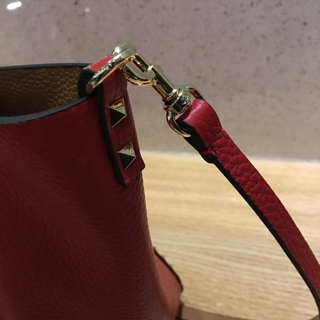 Valentino Garavani Rockstud calfskin shopper bag 0579 red