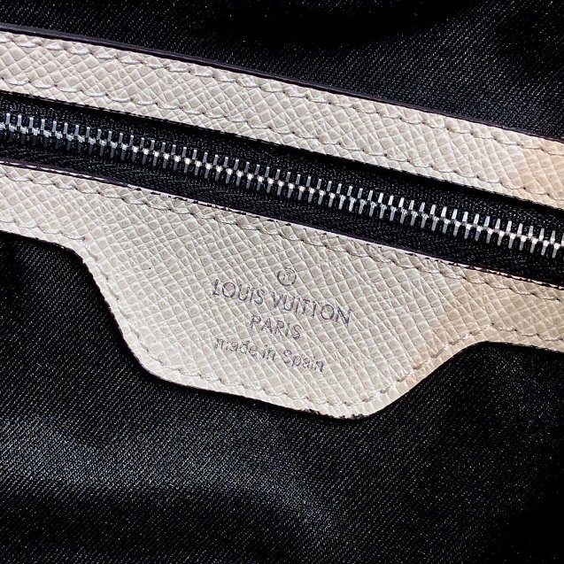 Louis vuitton original taiga leather keepall bandouliere 45 M94416 white
