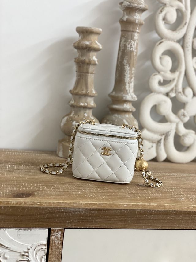 CC original lambskin small vanity with chain AP1447 white