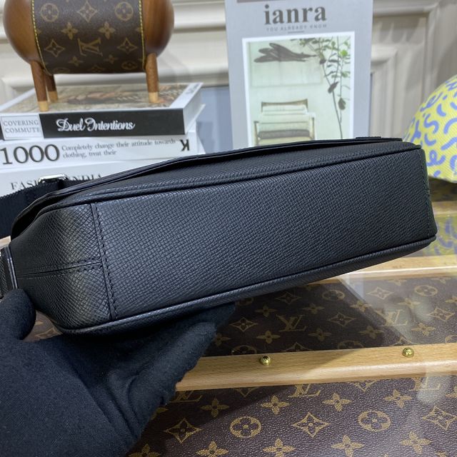 Louis vuitton original taiga leather district messenger bag pm M30850 black