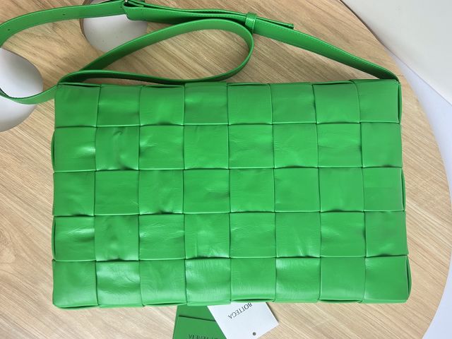 BV original aged calfskin maxi cassette bag 691407 parakeet