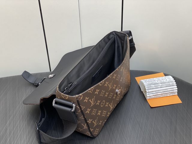 Louis vuitton original monogram canvas montsouris messenger bag M46685 