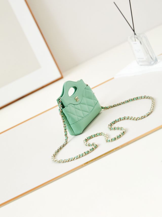 CC original lambskin clutch with chain AP3875 green