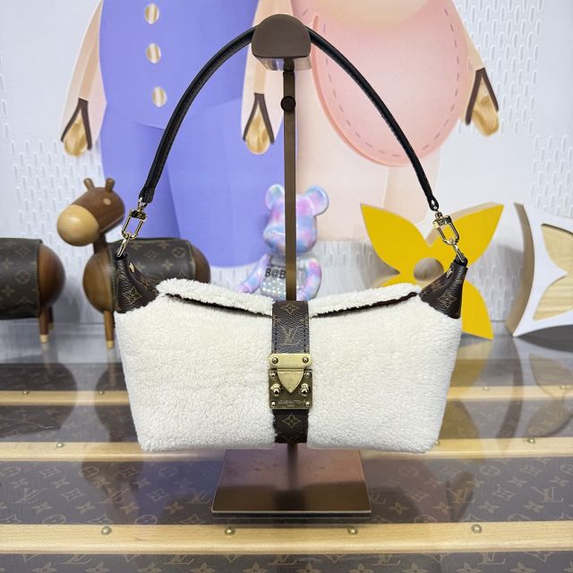 Louis vuitton original shearling pochette mia M26245 white