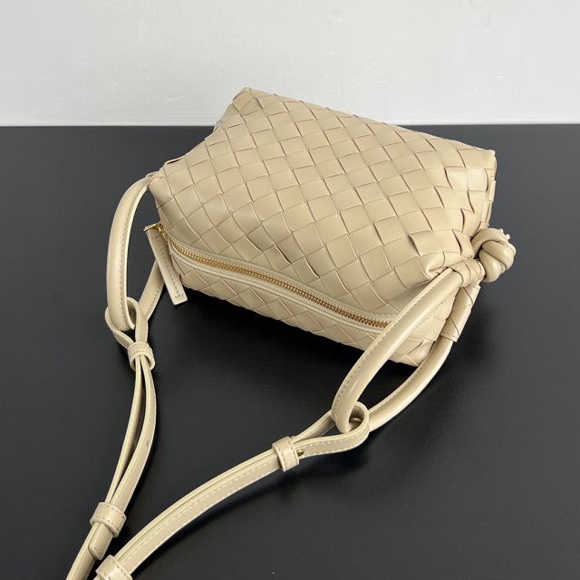 BV original lambskin loop top handle bag 796615 cream