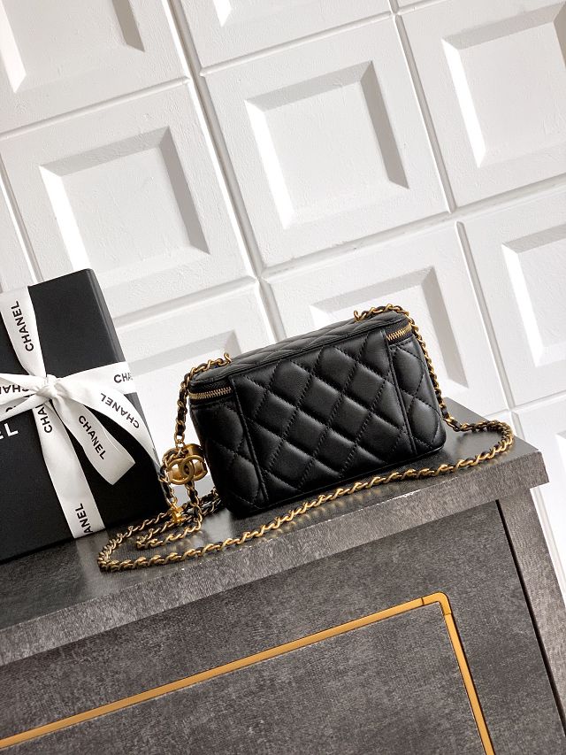 CC original lambskin vanity with chain AP3936 black