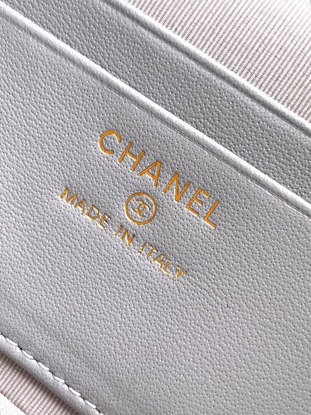 CC original grained calfskin vanity with chain AP5090